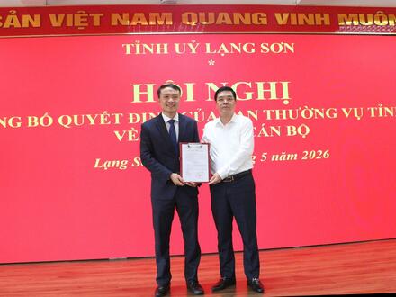 Kinh tế - Chính trị