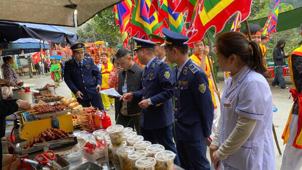 RA QUÂN KIỂM TRA VSATTP TẠI CÁC ĐIỂM LỄ HỘI XUÂN 2026