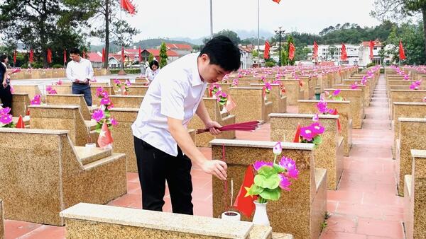 PHƯỜNG TAM THANH TỔ CHỨC LỄ DÂNG HƯƠNG NHÂN KỶ NIỆM 136 NĂM NGÀY SINH CHỦ TỊCH HỒ CHÍ MINH (19/5/1890 - 19/5/2026)