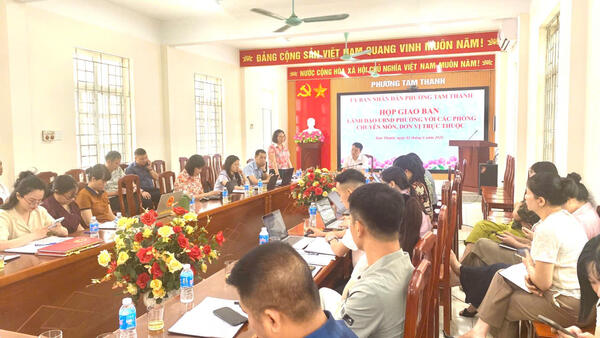 LÃNH ĐẠO UBND PHƯỜNG TAM THANH LÀM VIỆC VỚI CÁC PHÒNG CHUYÊN MÔN, ĐƠN VỊ TRỰC THUỘC