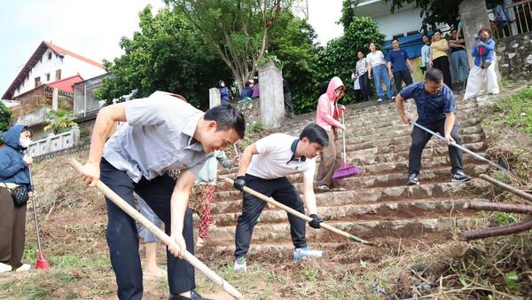 PHƯỜNG TAM THANH RA QUÂN HƯỞNG ỨNG “NGÀY CHỦ NHẬT XANH” VÀ CHỈNH TRANG CẢNH QUAN KHU VỰC KÈ SÔNG KỲ CÙNG