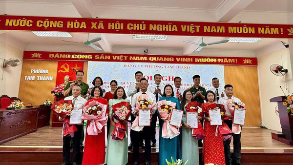 ĐẢNG ỦY PHƯỜNG TAM THANH CÔNG BỐ CÁC QUYẾT ĐỊNH SẮP XẾP, KIỆN TOÀN TỔ CHỨC ĐẢNG TRỰC THUỘC