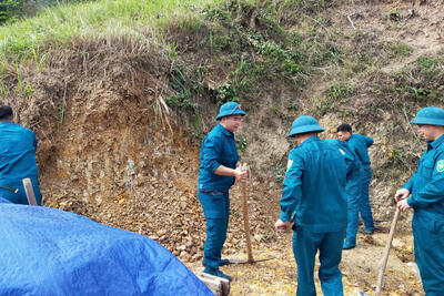 Dân quân phường Tam Thanh (xã Hoàng Đồng cũ)  làm công tác dân vận năm 2025