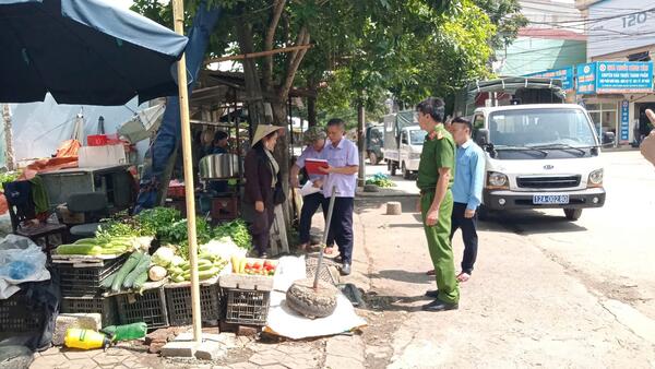 PHƯỜNG TAM THANH RA QUÂN KIỂM TRA, RÀ SOÁT CÔNG TÁC QUẢN LÝ TRẬT TỰ ĐÔ THỊ, AN TOÀN GIAO THÔNG