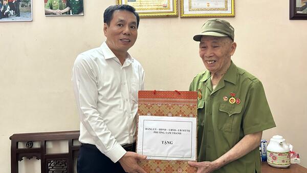 ĐẢNG UỶ - HĐND- UBND - MTTQ PHƯỜNG TAM THANH ĐẾN THĂM VÀ TẶNG QUÀ TRI ÂN NHÂN KỶ NIỆM 78 NĂM NGÀY THƯƠNG BINH - LIỆT SĨ (27/7/1947 – 27/7/2025)