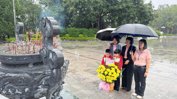 TRƯỜNG TIỂU HỌC LÊ VĂN TÁM TỔ CHỨC HOẠT ĐỘNG TRẢI NGHIỆM  “DÂNG HƯƠNG TƯỢNG ĐÀI HOÀNG VĂN THỤ, THAM QUAN BẢO TÀNG VÀ THƯ VIỆN TỈNH LẠNG SƠN”