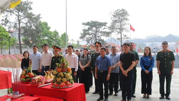UBND PHƯỜNG TAM THANH PHỐI HỢP VỚI UBND XÃ TÂN ĐOÀN LONG TRỌNG TỔ CHỨC LỄ ĐÓN NHẬN VÀ AN TÁNG HÀI CỐT LIỆT SĨ LÝ VĂN THĂNG