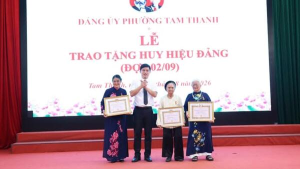 ĐẢNG ỦY PHƯỜNG TAM THANH TỔ CHỨC LỄ TRAO TẶNG HUY HIỆU ĐẢNG ĐỢT 02/9 NĂM 2026