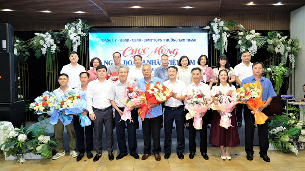 ỦY BAN NHÂN DÂN PHƯỜNG TAM THANH CHÚC MỪNG NGÀY DOANH NHÂN VIỆT NAM