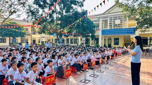 Trường Tiểu học Hoàng Đồng tích cực xây dựng môi trường học tập tiếng Anh, từng bước đưa tiếng Anh trở thành ngôn ngữ thứ hai trong trường học