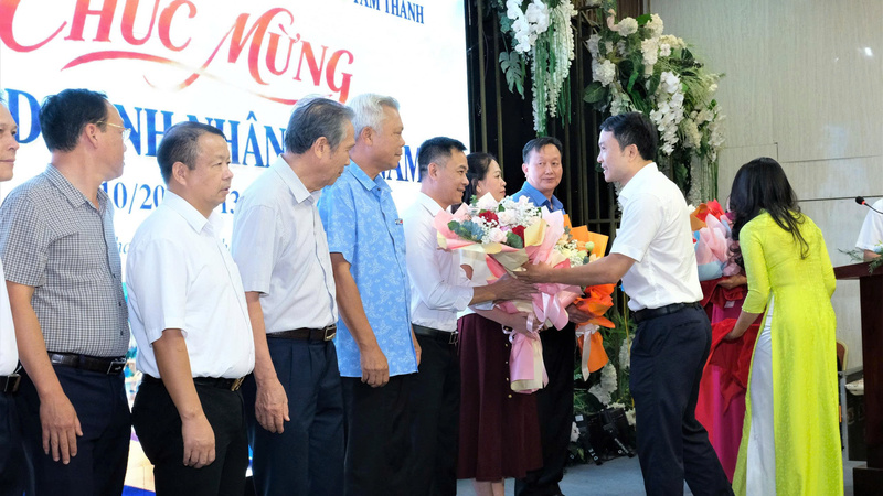 ỦY BAN NHÂN DÂN PHƯỜNG TAM THANH CHÚC MỪNG NGÀY DOANH NHÂN VIỆT NAM