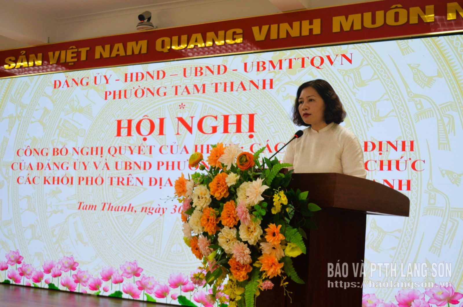 Lãnh đạo Ban Xây dựng Đảng phường Tam Thanh công bố các quyết định của Ban Chấp hành Đảng bộ phường về việc thành lập các chi bộ khối phố sau sắp xếp, sáp nhập; các quyết định của Ban Thường vụ Đảng ủy phường về chỉ định chi ủy, bí thư, phó bí thư các chi bộ.