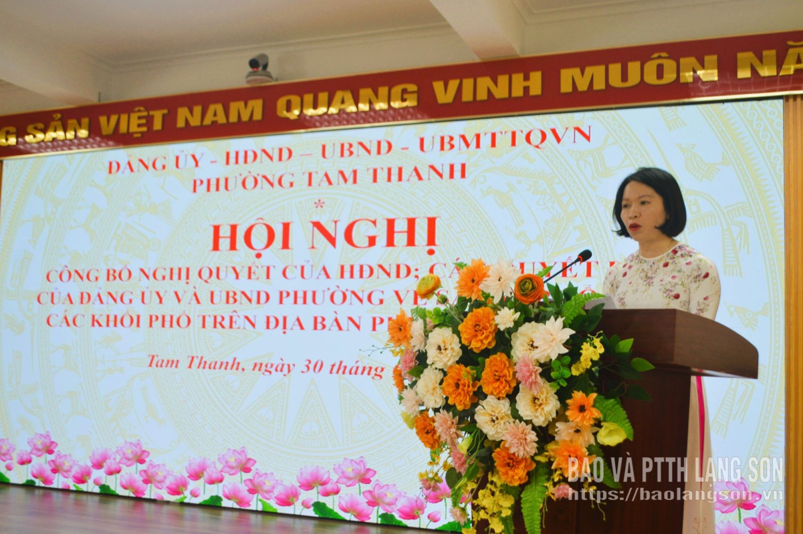 Lãnh đạo phòng Văn hóa - Xã hội phường công bố quyết định của Chủ tịch UBND phường về việc công nhận lại trưởng khối và chỉ định lâm thời trưởng khối trên địa bàn phường